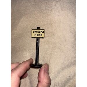 O / O27 Ga Marx Tin Metal "Uncouple Here" Trackside Sign Model Train Railroad RR